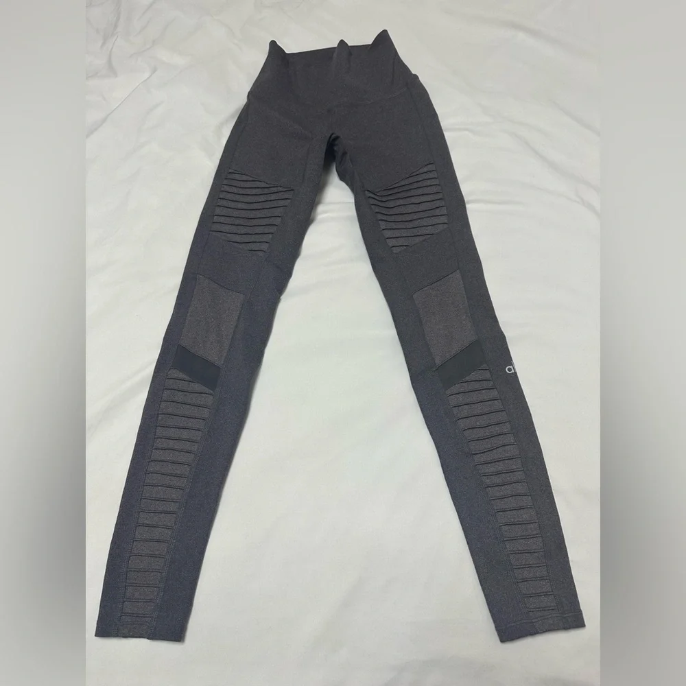 ALO YOGA MOTO LEGGING